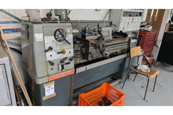 COLCHESTER STUDENT 1800 LATHE